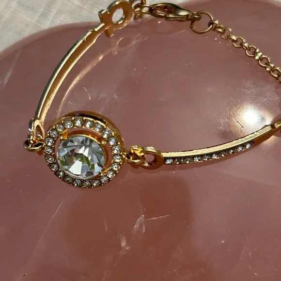 Gold and cubic zirconia focal stone with smaller cz’s each side. - Picture 2 of 9